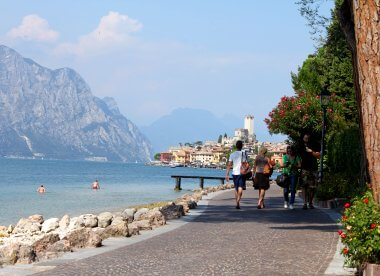 picture of malcesine on lake garda